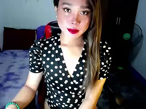 Urassiansweetcummer online show from 26, 11, 2025