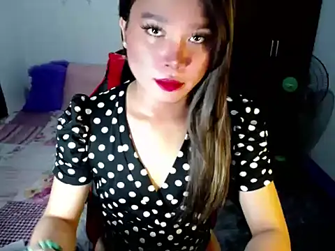 Urassiansweetcummer online show from 28, 10, 2025