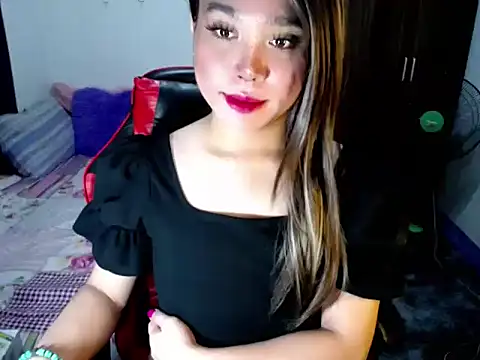 Urassiansweetcummer online show from 8, 10, 2025