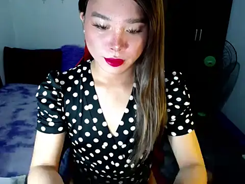 Urassiansweetcummer online show from 7, 11, 2025