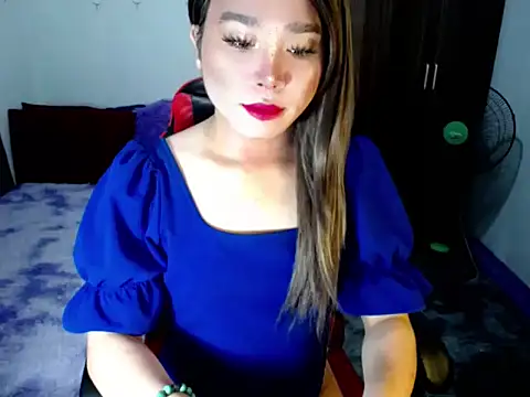 Urassiansweetcummer online show from 18, 11, 2025