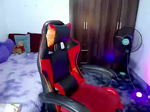 Urassiansweetcummer online show from 9, 4, 2026