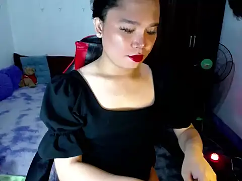 Snapshot of Urassiansweetcummer chatting on 12, 5, 2026 Urassiansweetcummer online show from 12, 5, 2026