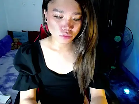 Urassiansweetcummer online show from 17, 4, 2026