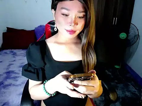 Urassiansweetcummer online show from 26, 11, 2025