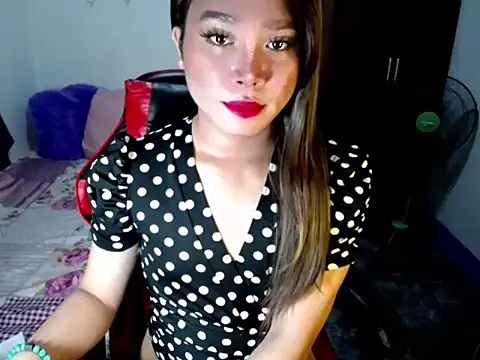 Urassiansweetcummer online show from 26, 10, 2025