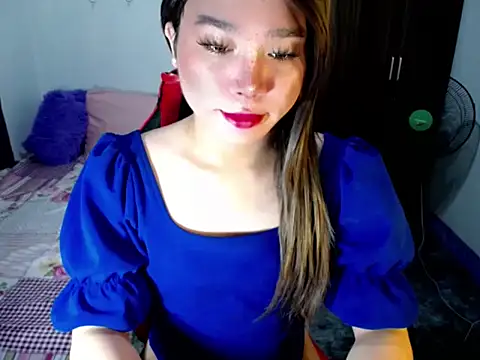 Urassiansweetcummer online show from 13, 10, 2025