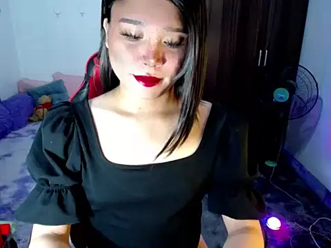 Snapshot of Urassiansweetcummer chatting on 22, 5, 2026 Urassiansweetcummer online show from 22, 5, 2026