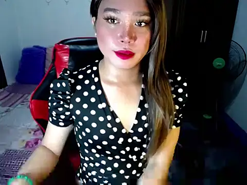 Urassiansweetcummer online show from 24, 10, 2025