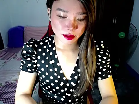 Urassiansweetcummer online show from 23, 10, 2025