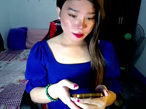 Urassiansweetcummer online show from 15, 10, 2025