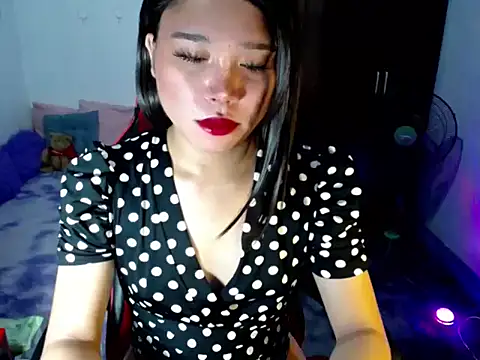 Snapshot of Urassiansweetcummer chatting on 26, 5, 2026 Urassiansweetcummer online show from 26, 5, 2026