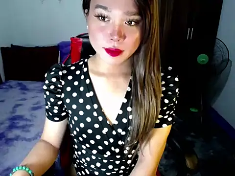 Urassiansweetcummer online show from 4, 11, 2025