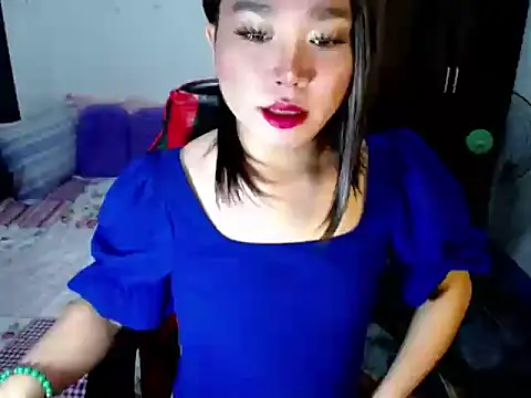 Urassiansweetcummer online show from 24, 9, 2025