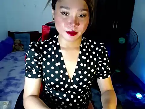 Urassiansweetcummer online show from 13, 4, 2026