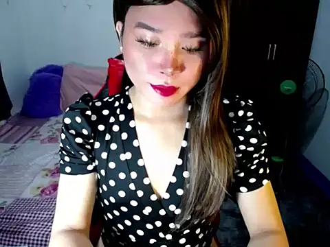 Urassiansweetcummer online show from 19, 10, 2025