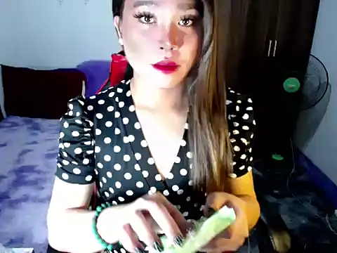 Urassiansweetcummer online show from 6, 11, 2025