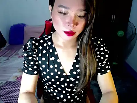 Urassiansweetcummer online show from 22, 10, 2025