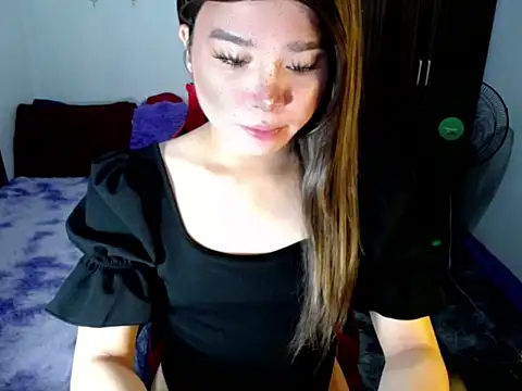 Urassiansweetcummer online show from 12, 11, 2025