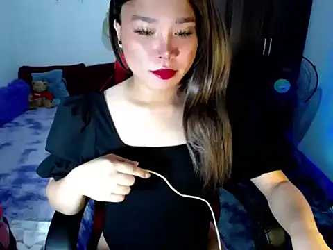 Urassiansweetcummer online show from 17, 3, 2026