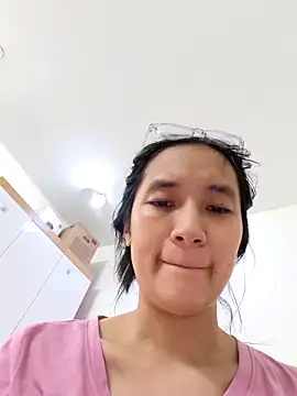 Shulee21 online show from 4, 10, 2025