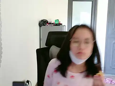 Shulee21 online show from 2, 10, 2025