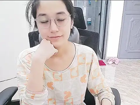 Shulee21 online show from 1, 10, 2025