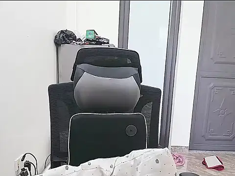 Shulee21 online show from 3, 10, 2025