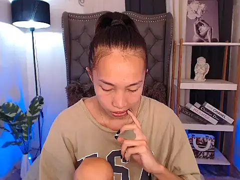 Snapshot of Sweet_kittyxx chatting on 14, 10, 2025 Sweet kittyxx online show from 14, 10, 2025