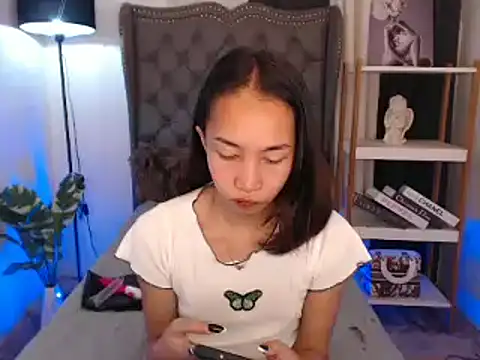 Snapshot of Sweet_kittyxx chatting on 8, 11, 2025 Sweet kittyxx online show from 8, 11, 2025