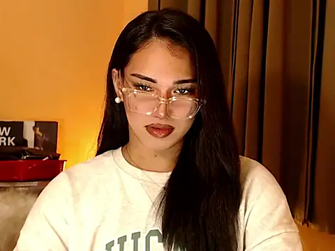 Snapshot of magnificent_kitana chatting on 10, 11, 2025 magnificent kitana online show from 10, 11, 2025