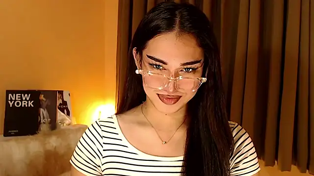 Snapshot of magnificent_kitana chatting on 19, 10, 2025 magnificent kitana online show from 19, 10, 2025