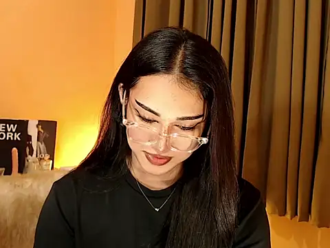 Snapshot of magnificent_kitana chatting on 7, 11, 2025 magnificent kitana online show from 7, 11, 2025