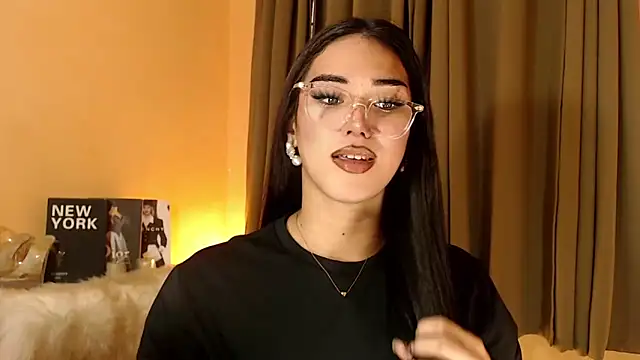 Snapshot of magnificent_kitana chatting on 13, 10, 2025 magnificent kitana online show from 13, 10, 2025