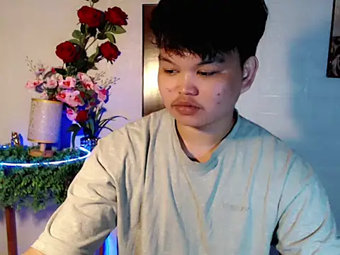 Snapshot of Reynelcock chatting on 7, 6, 2026 Reynelcock online show from 7, 6, 2026