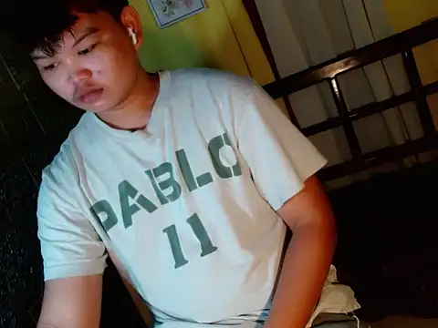 Snapshot of Reynelcock chatting on 6, 11, 2025 Reynelcock online show from 6, 11, 2025