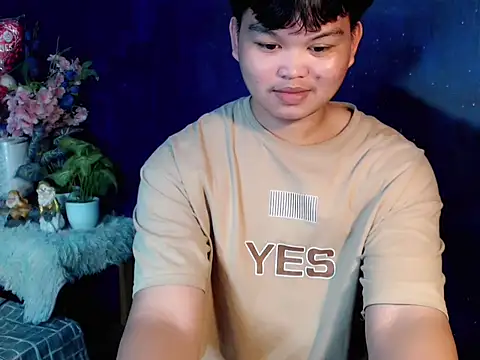 Snapshot of Reynelcock chatting on 13, 10, 2025 Reynelcock online show from 13, 10, 2025