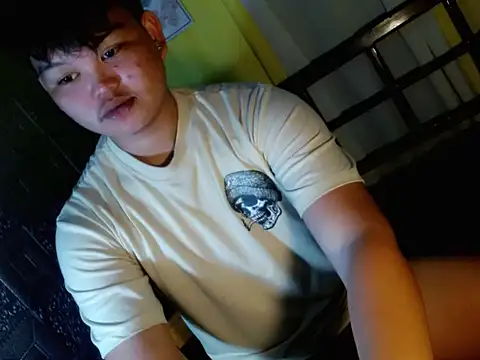 Snapshot of Reynelcock chatting on 28, 11, 2025 Reynelcock online show from 28, 11, 2025