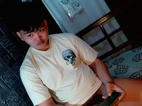 Snapshot of Reynelcock chatting on 20, 9, 2025 Reynelcock online show from 20, 9, 2025