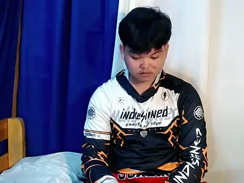 Snapshot of Reynelcock chatting on 2, 11, 2025 Reynelcock online show from 2, 11, 2025