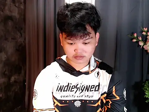 Snapshot of Reynelcock chatting on 3, 10, 2025 Reynelcock online show from 3, 10, 2025