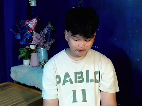 Snapshot of Reynelcock chatting on 30, 11, 2025 Reynelcock online show from 30, 11, 2025