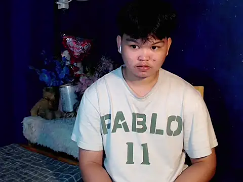 Snapshot of Reynelcock chatting on 7, 11, 2025 Reynelcock online show from 7, 11, 2025