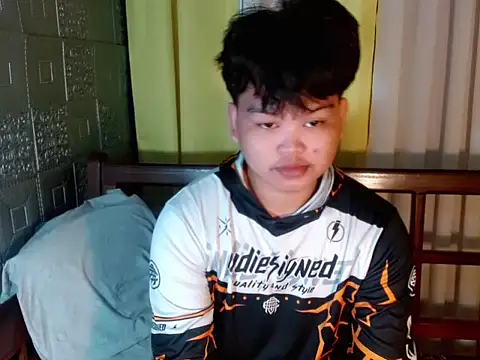 Snapshot of Reynelcock chatting on 2, 11, 2025 Reynelcock online show from 2, 11, 2025