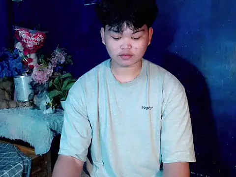 Snapshot of Reynelcock chatting on 11, 11, 2025 Reynelcock online show from 11, 11, 2025