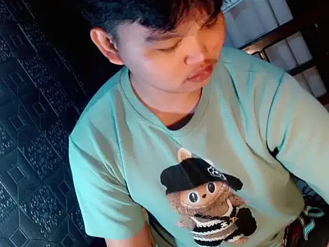 Snapshot of Reynelcock chatting on 7, 10, 2025 Reynelcock online show from 7, 10, 2025