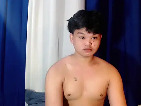 Snapshot of Reynelcock chatting on 15, 11, 2025 Reynelcock online show from 15, 11, 2025