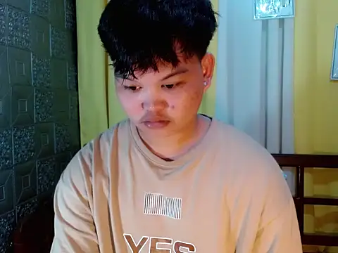 Snapshot of Reynelcock chatting on 29, 10, 2025 Reynelcock online show from 29, 10, 2025