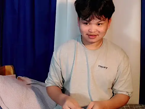 Snapshot of Reynelcock chatting on 23, 10, 2025 Reynelcock online show from 23, 10, 2025