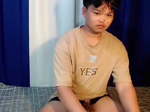 Snapshot of Reynelcock chatting on 19, 11, 2025 Reynelcock online show from 19, 11, 2025